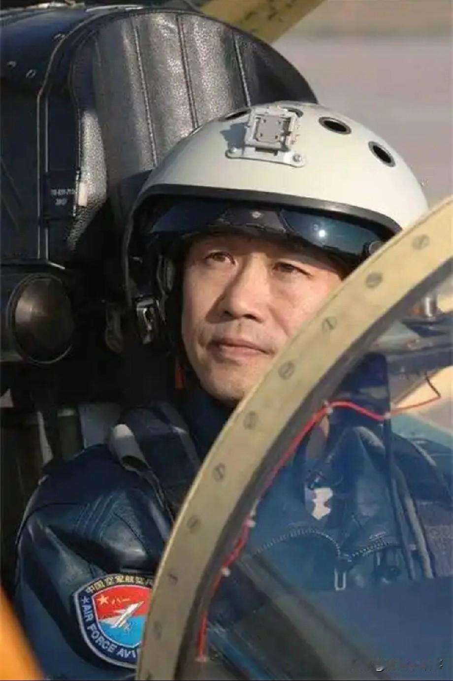 2005年5月，我国一架研发数十年的特殊战机，突然在试飞中"倒扣下坠"直冲地面，