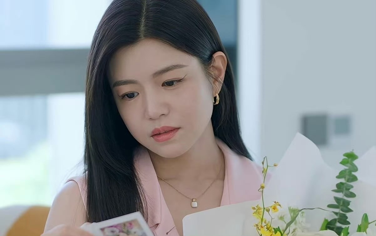 没人吐槽狙击蝴蝶里面陈妍希的眼线吗？第一次出现还以为是化妆师失误……结果一直这样