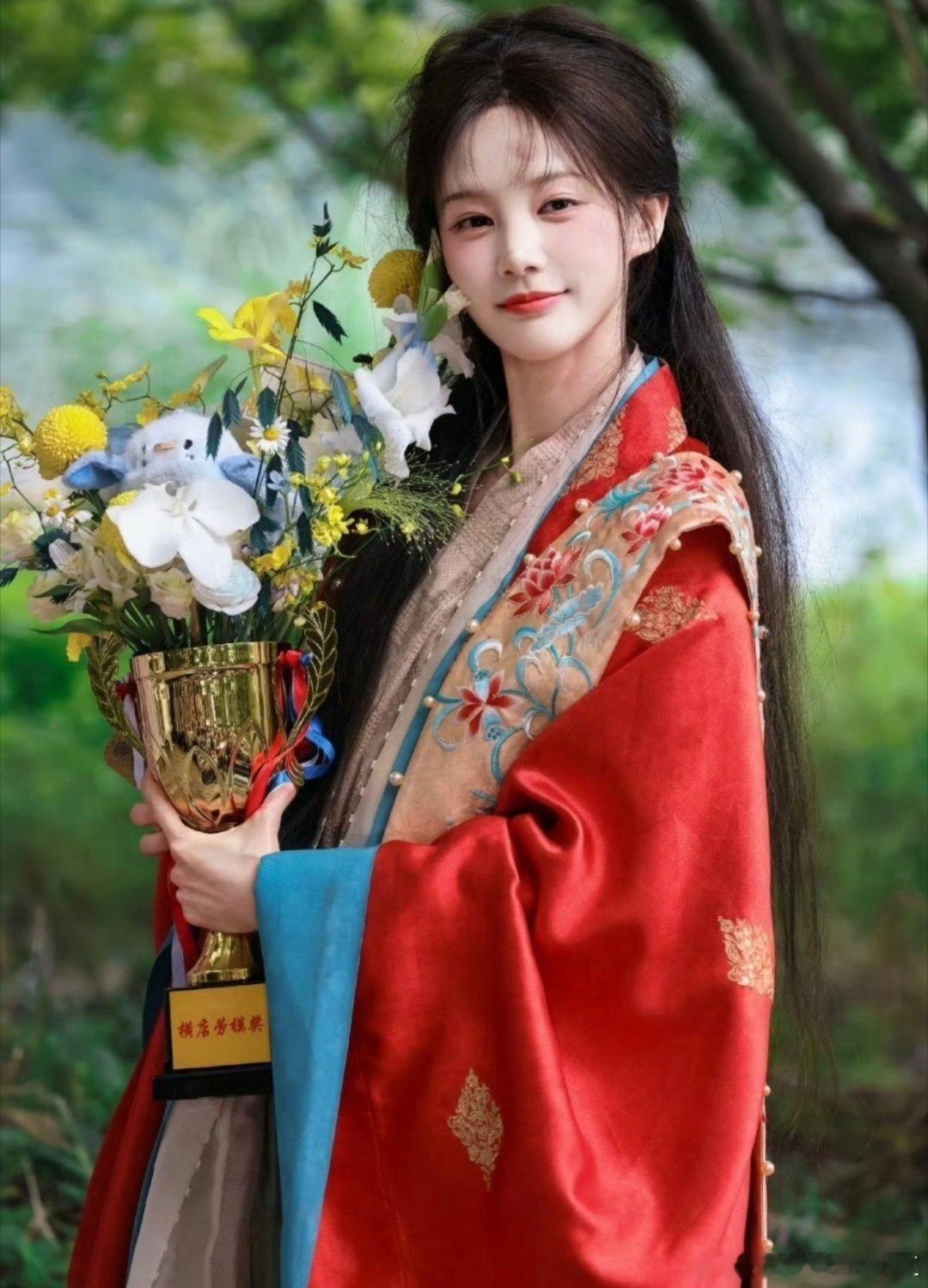 李一桐本名李雪美晕😵！李一桐金枝神女造型直接封神！谁还没被李一桐《金枝》神女造