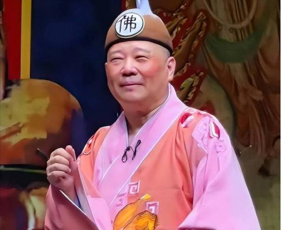 郭德纲又因“分寸”惹争议，13年前那首配“双喜”的打油诗，也再次被翻了出来。 