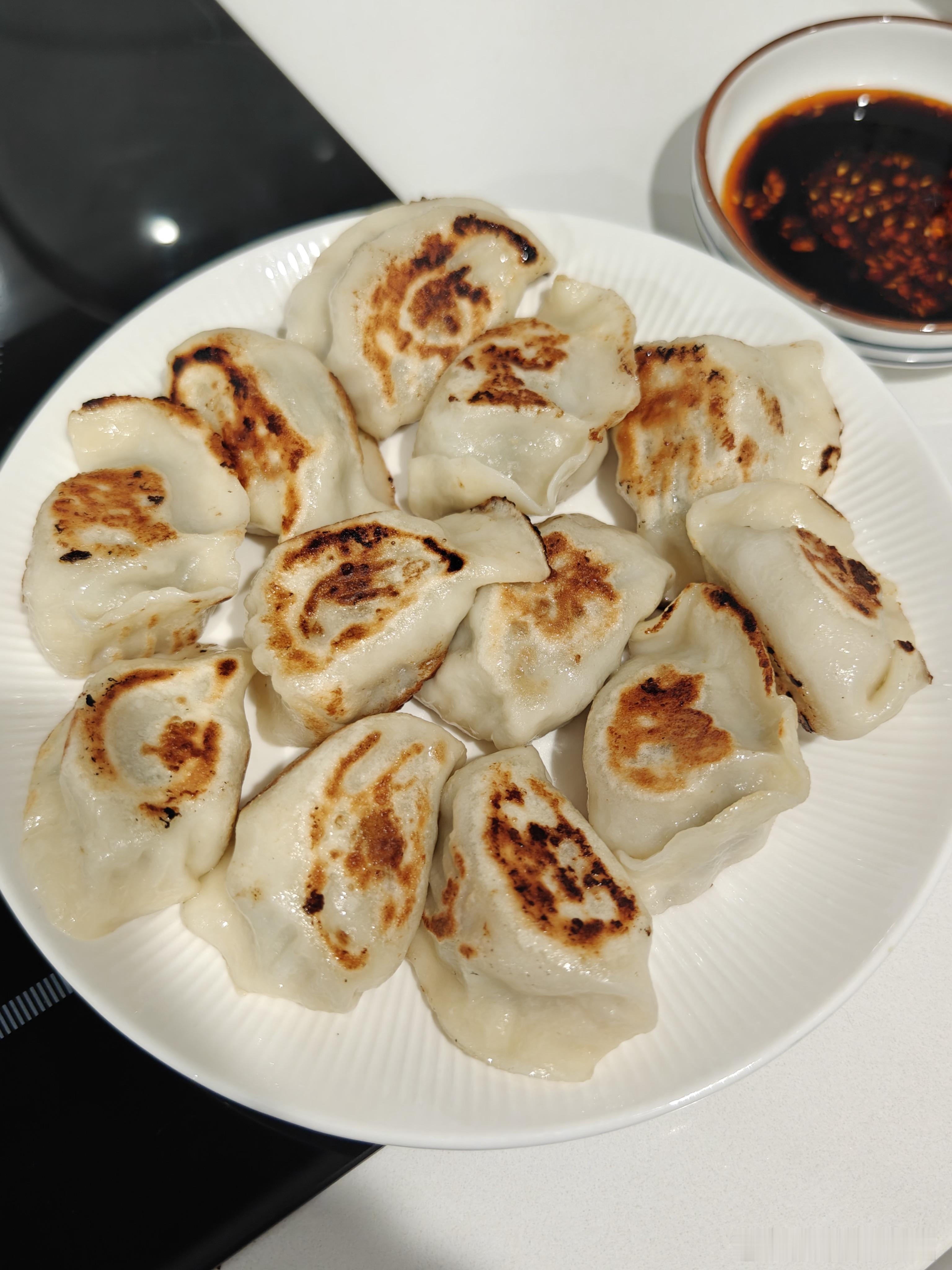 今晚吃煎饺，满足碳水胃了​​​