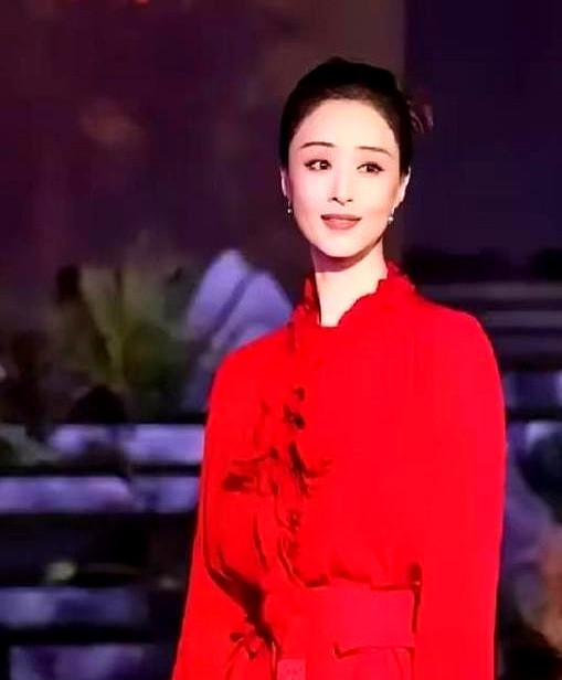 2007年王阳买一块五的冰棍塞满蒋欣的冰箱，五年后蒋欣凭华妃大红大紫，王阳却在深夜电话里主动提了分手