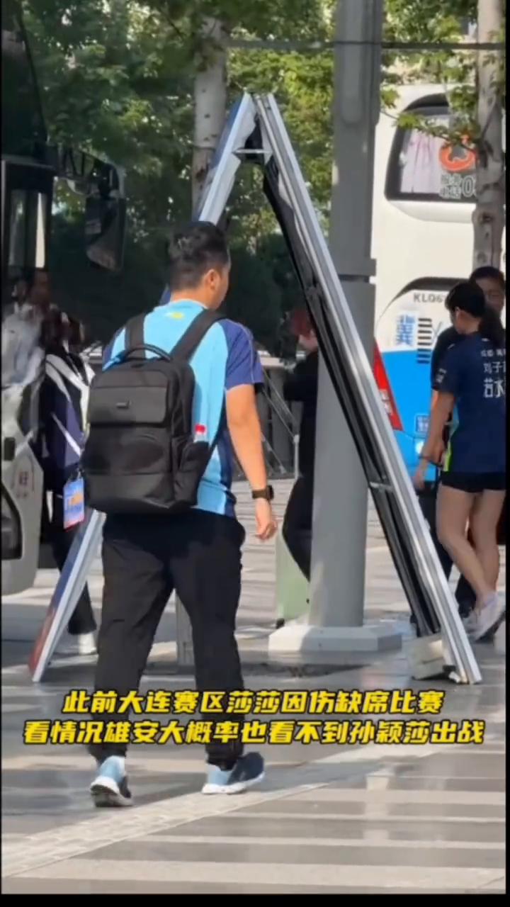 深大上训备战今天的乒超第二轮，目前没有看到孙颖莎在队中。此前大连赛区莎莎因伤缺席