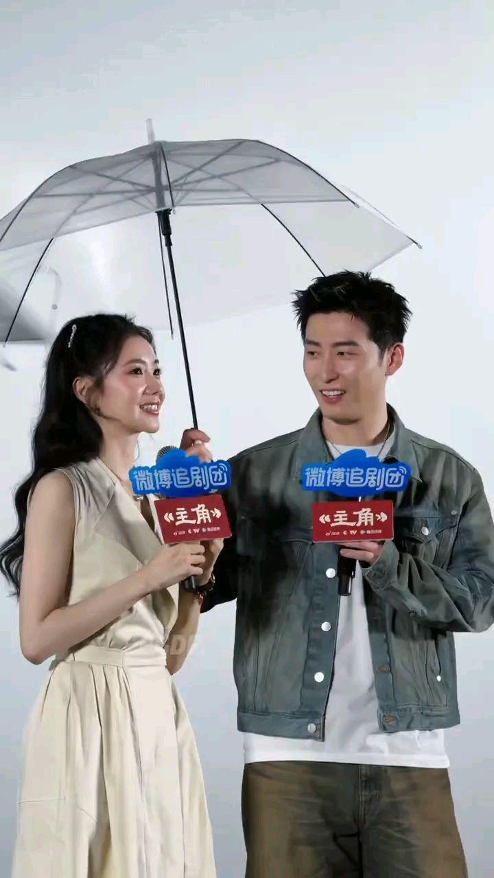 窦骁这人，演技咱另说，但做人确实有一套。《主角》扫楼，他端着锅巴跟孙浩、刘浩