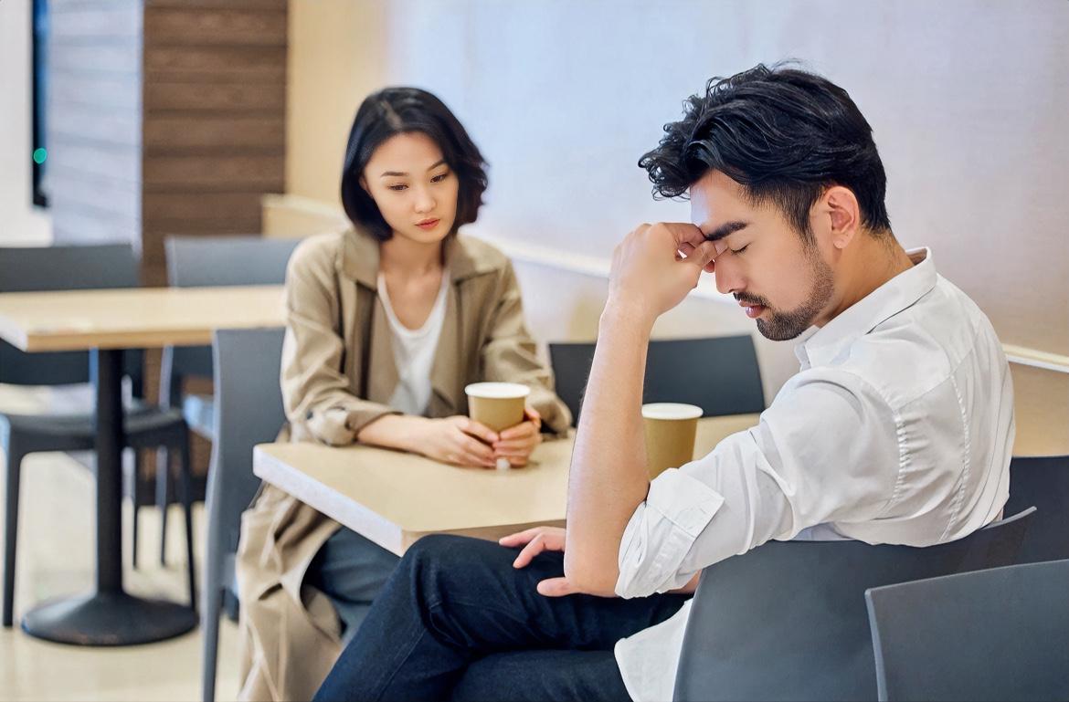 中年夫妻到底还有没有感情？总有人问我说：中年夫妻到底还有没有感情？有感情吧，