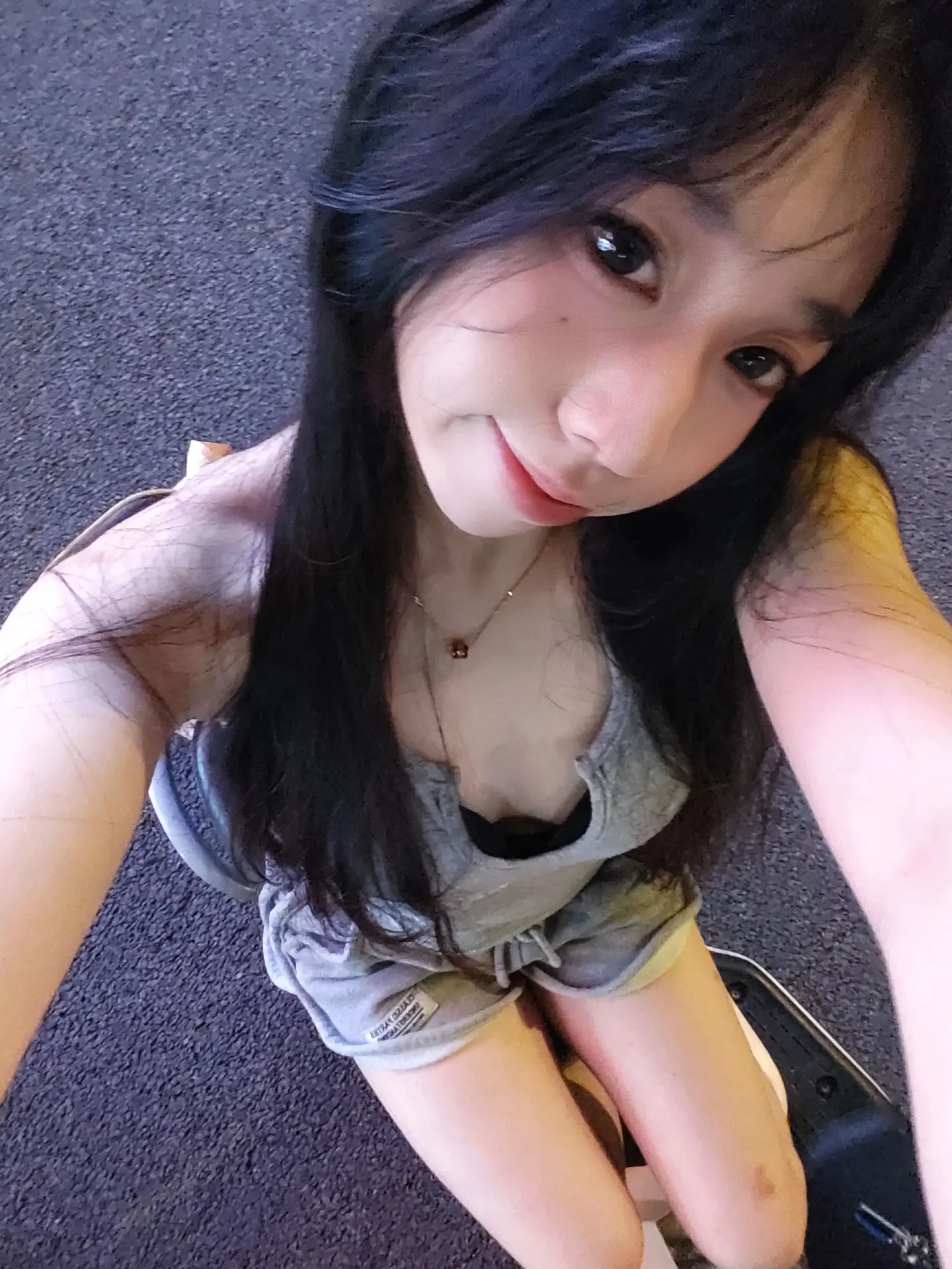 装可爱。