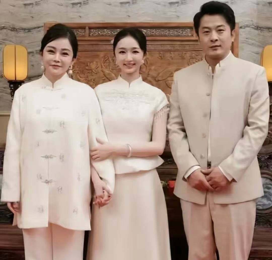 这个仪式，我还以为纳了个小妾呢，结果是收徒，是我肤浅了