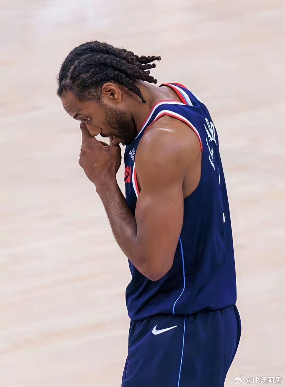 快船竟输了一场最不该输的比赛！1.领先25分被翻盘，创队史最差。2.此前半场