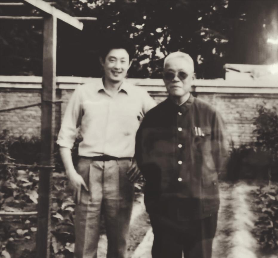 1975年秋，兰州军区司令韩先楚上将前往山西考察，参加了一次学习会。会后，韩司令