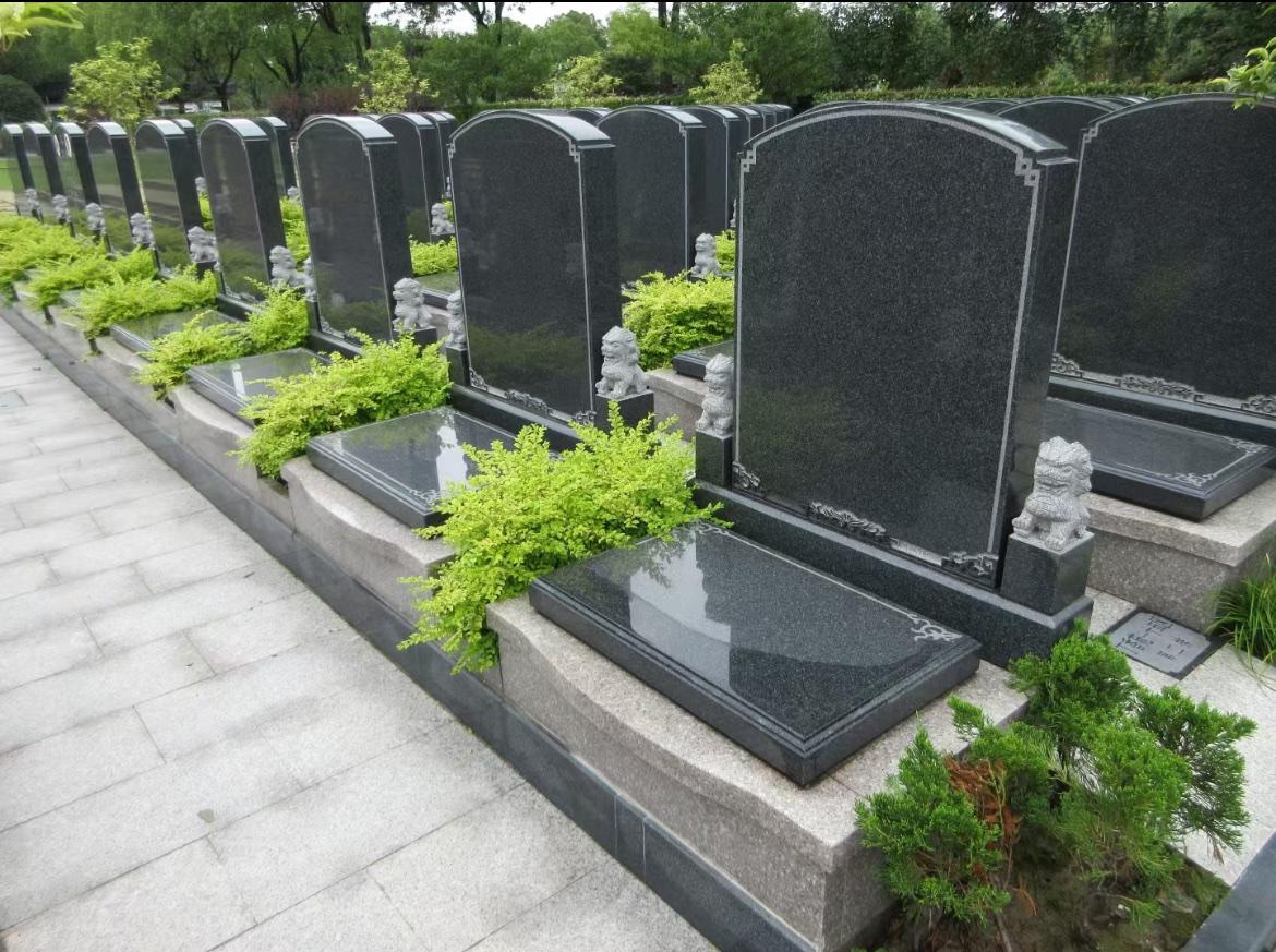 死人的钱真好挣表姐公公凌晨走的，办后事时我算见了世面：去年9000的墓地涨到
