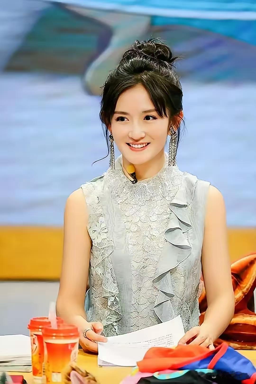 我有种预感谢娜的日常选择会点亮许多普通人的路她照顾三个孩子，支持丈夫的巡