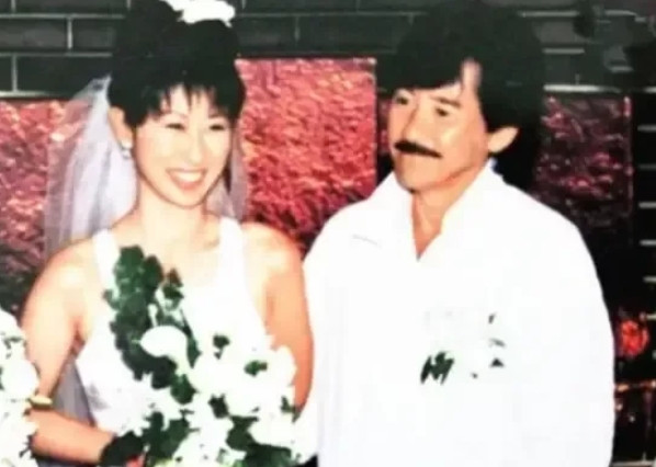1982年，22岁的费翔和21岁的叶倩文日久生情，双双坠入爱河，而费翔的母亲强烈