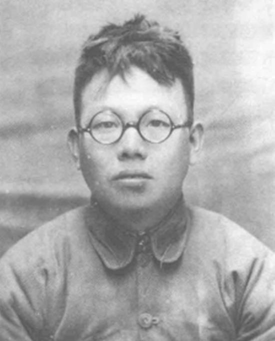 358旅是以原来的红二军团为主体的部队改编而成的。但这支英雄部队的首任旅长人