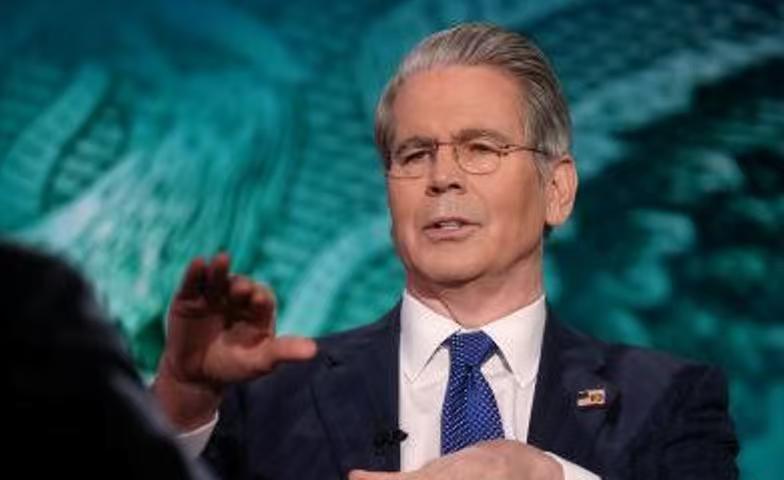 美国又用关税来威胁采购石油的国家，但我认为是毫无意义的！美国财长贝森特表示，美国