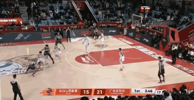 委屈的娃，总想证明家长是错的！曾繁日无论什么时候，面对广东队的内线，总有灵光一