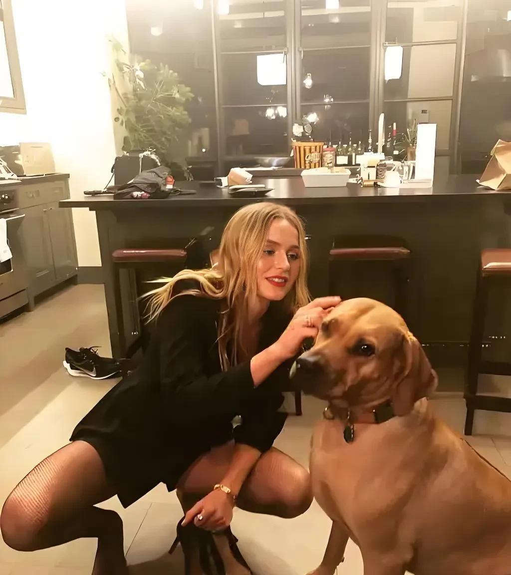 跟雄鹿老板女儿好上了？今年夏天，雄鹿队的阵容发生了剧变。先是裁掉了利拉德，随后