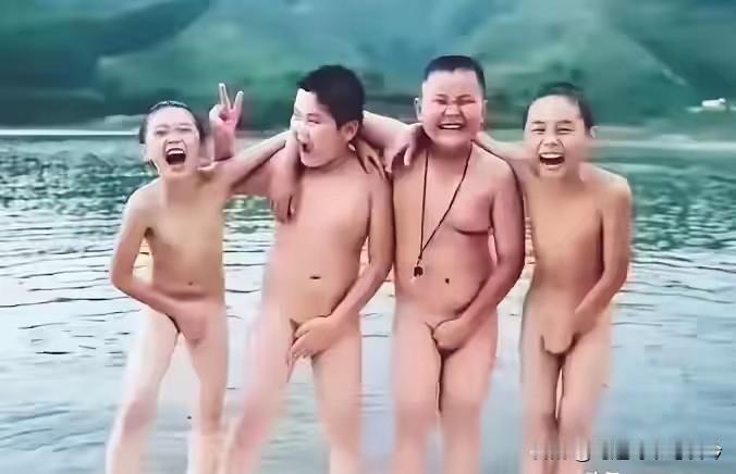 童年天真无邪，一群无比亲昵的孩子，彼此赤诚相待、坦诚相见。儿时的快乐，成了永恒的