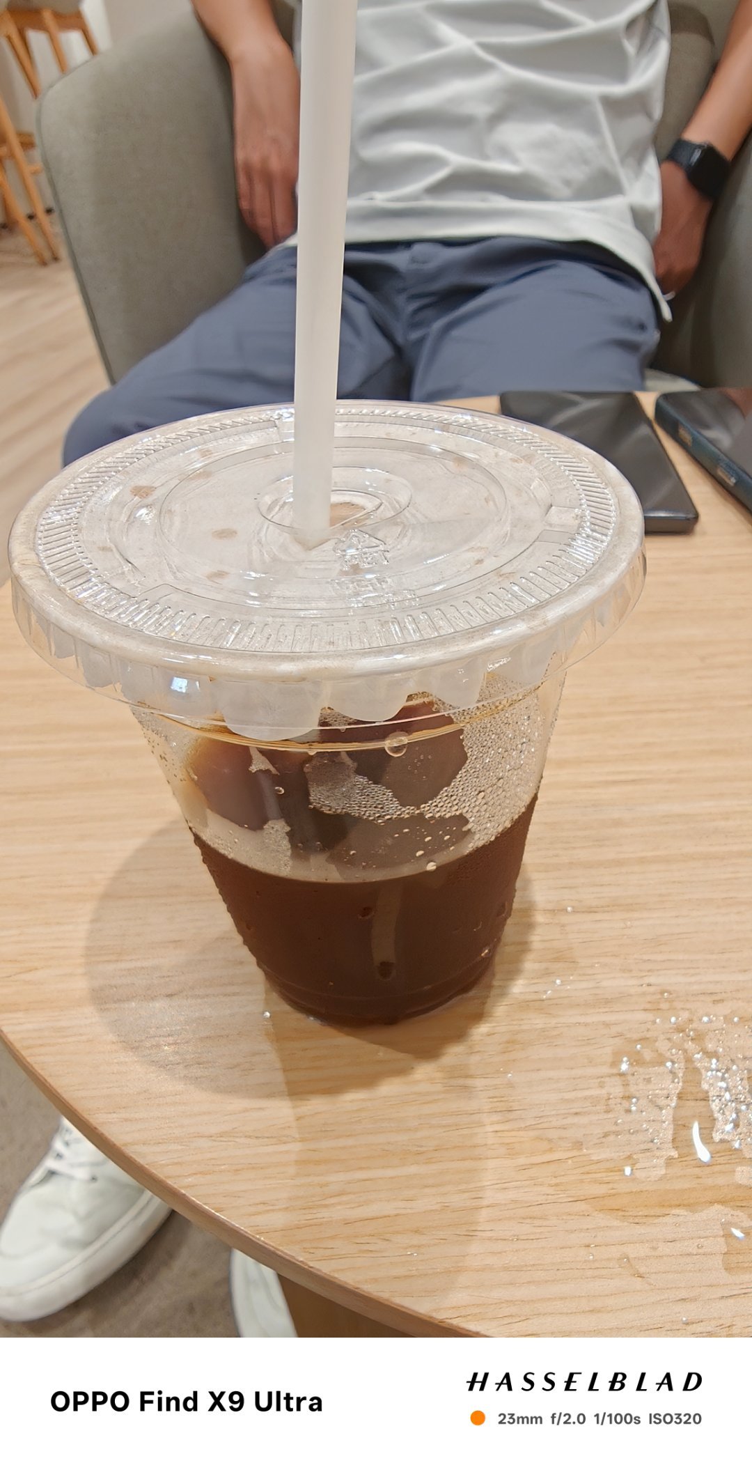 我现在在蔚来的交付中心，跟我的fl喝咖啡，他说昨天交付的9台地平线ES9里，有8