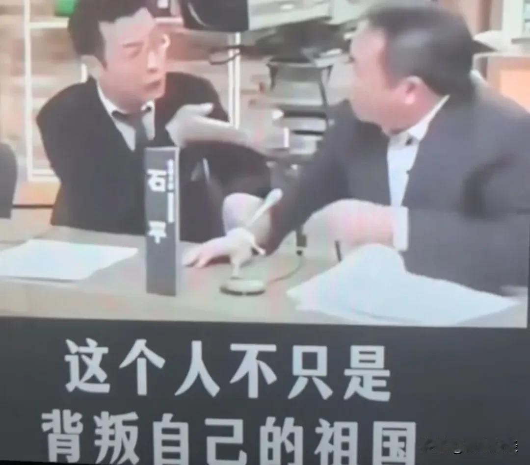 其实汉奸石平在日本混得挺差劲儿的，在一次日本的政坛节目里，同期上节目的人指责说：