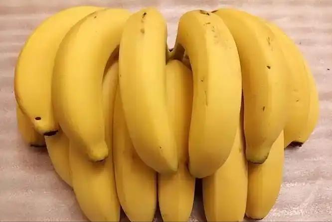 香蕉再次被关注！医生告诫：老人经常吃香蕉，身体或收获3个好处 香蕉作为一种