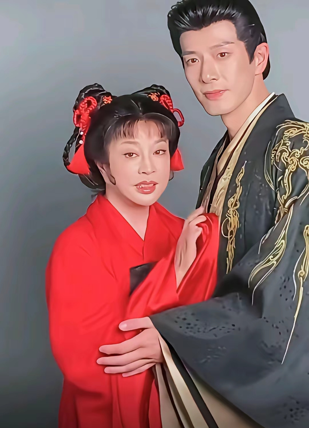 刘晓庆短剧75岁再演18岁少女，这不是为难化妆师吗？看来刘晓庆的演技还是非常厉害，一个老太太演妙龄少