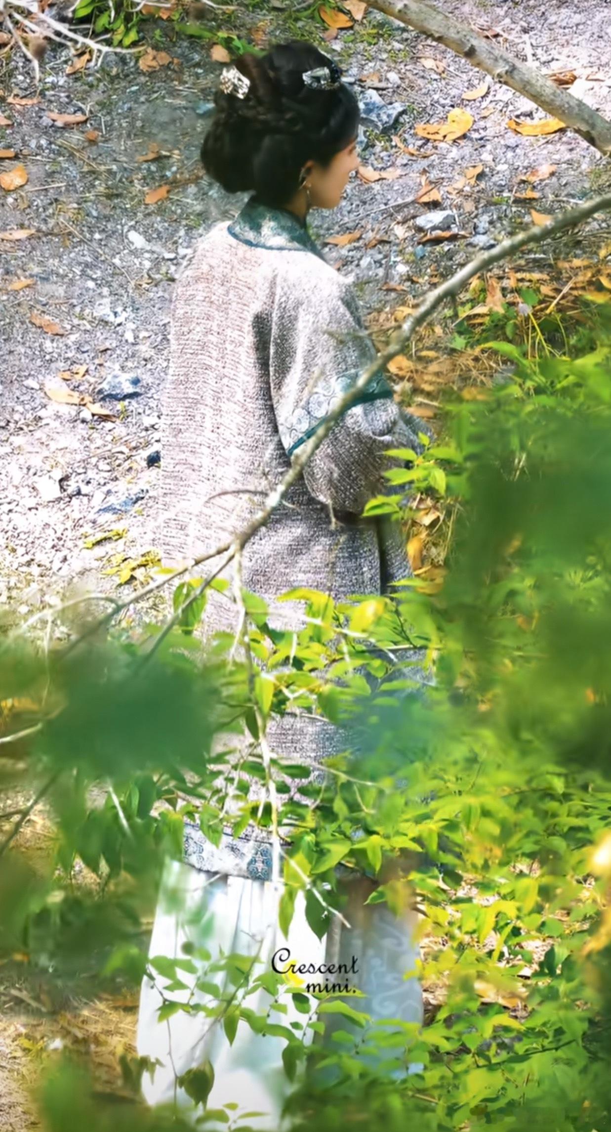 杨幂《江山大同》最新的三套北魏鲜卑风造型，这三套妆造配色都好看，很高贵的感觉。