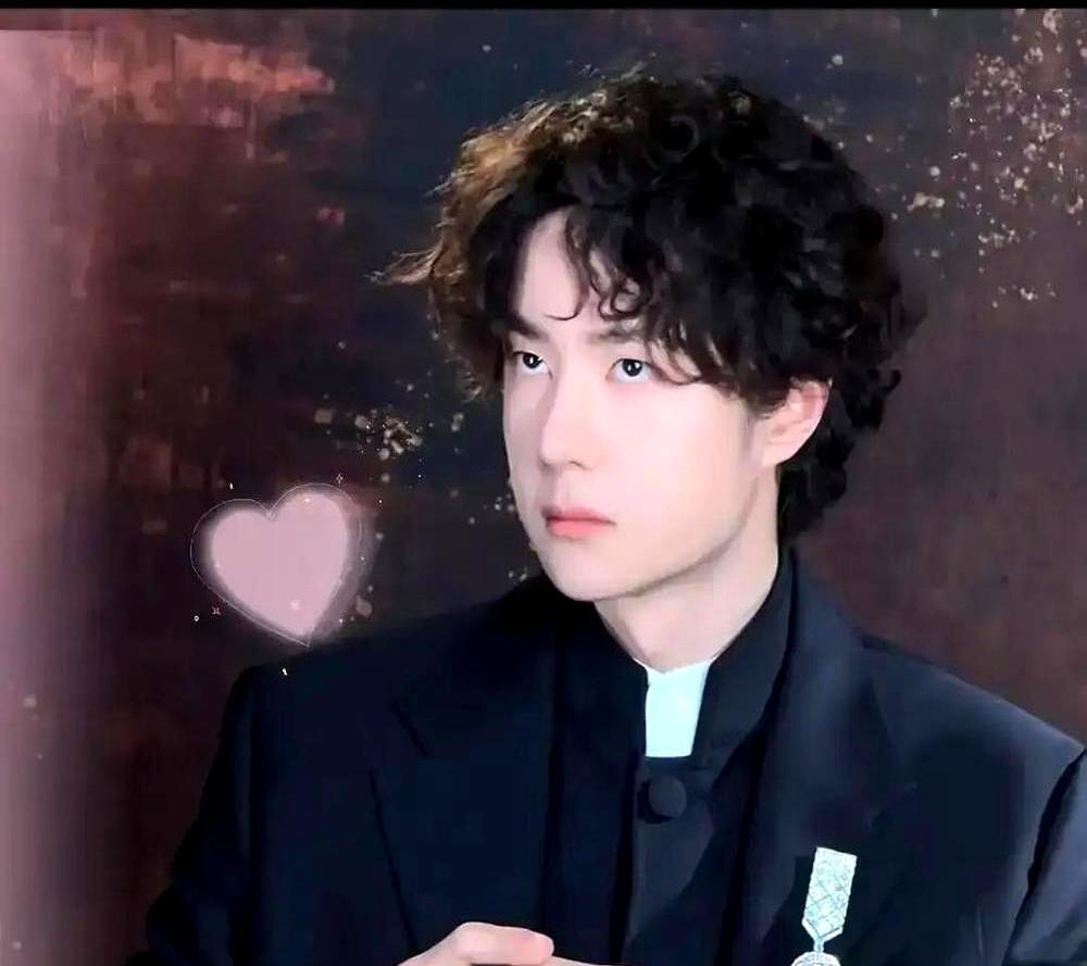 华纳把王一博塞进全球片单，不是赏脸，是抢钱。《巨齿鲨》里李冰冰游三秒，票房多卖