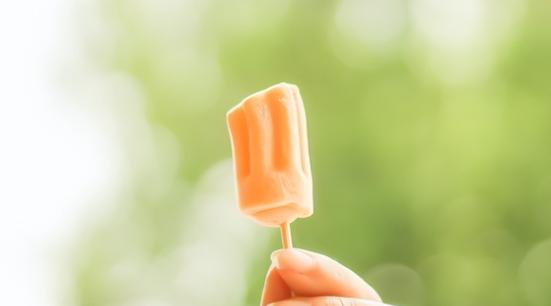 冰淇淋卖不动根本不是天气差，25℃法则早就戳破真相。不少开冰淇淋店的老板生意差