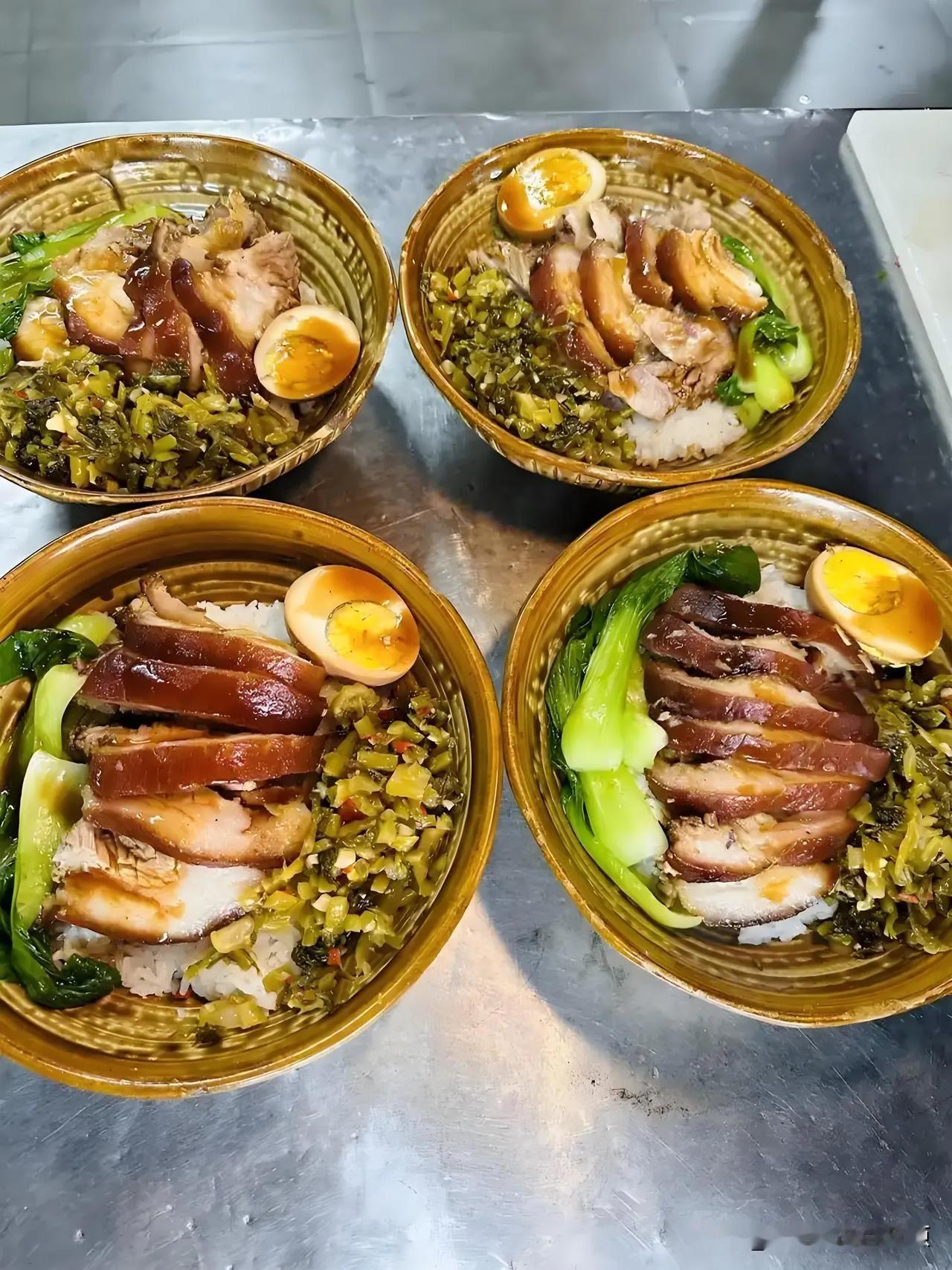 再也不吃了，再穷也不吃。相信很多人吃过沙县，很多人都吃过猪脚饭。但是我再也不