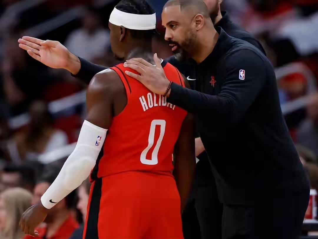 霍乐迪和谢泼德互补是能撑起火箭一号位的火箭大胜鹈鹕，霍乐迪替补上场25分钟，