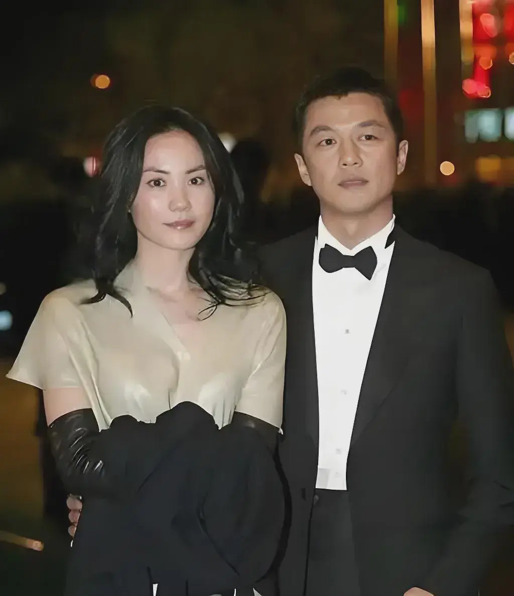 王菲说，李亚鹏这个人，表面上看着没问题，实际上，他的内心只有他自己。好好