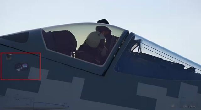 俄罗斯新一批苏-57M战斗机配备了升级的101KS-U双光谱传感器，用于探测来袭