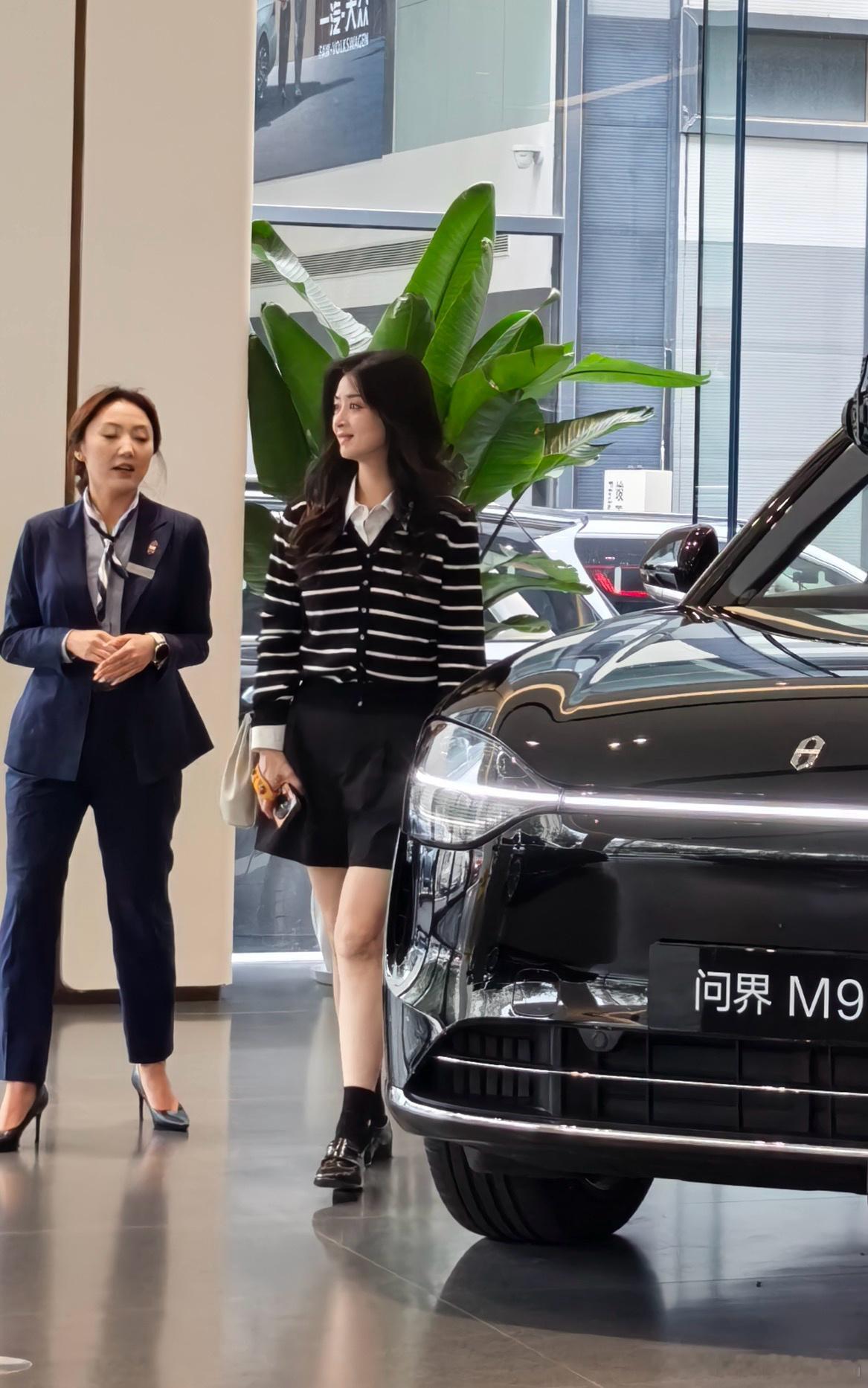 经确认蒋欣确实要买新车了可以这么说，目前国内50万以上豪华SUV，