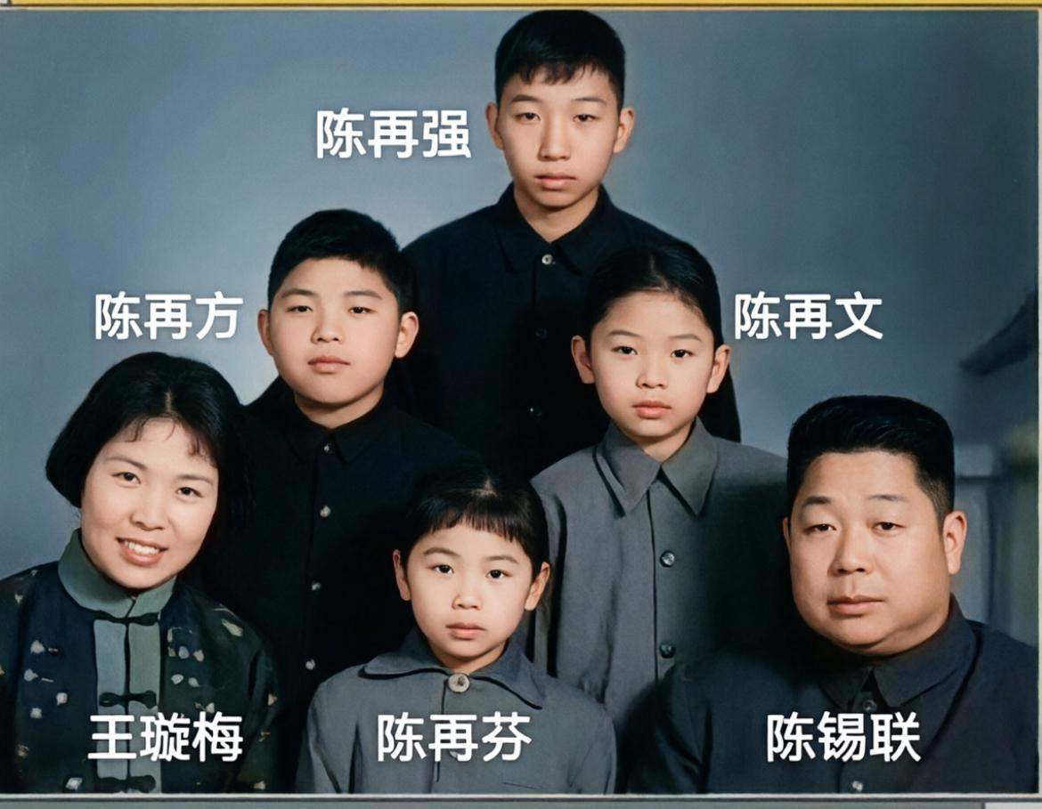 开国上将陈锡联戎马一生，先后有两段婚姻。原配栗格1948年春天因病去世，之后经陈