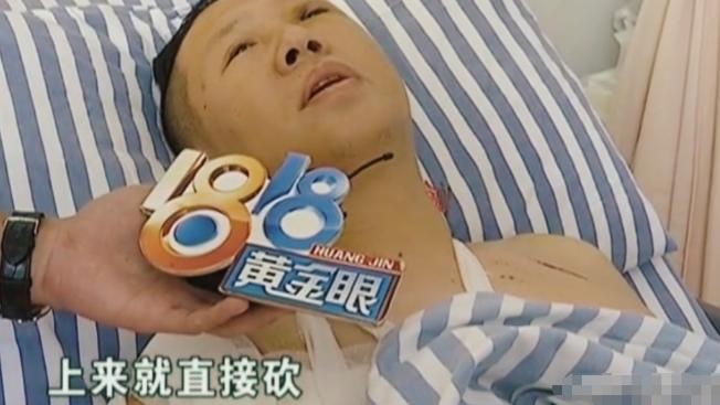 “恶人自有恶人磨”！2017年，杭州萧山，一名男子在KTV内强迫女服务员给自己提