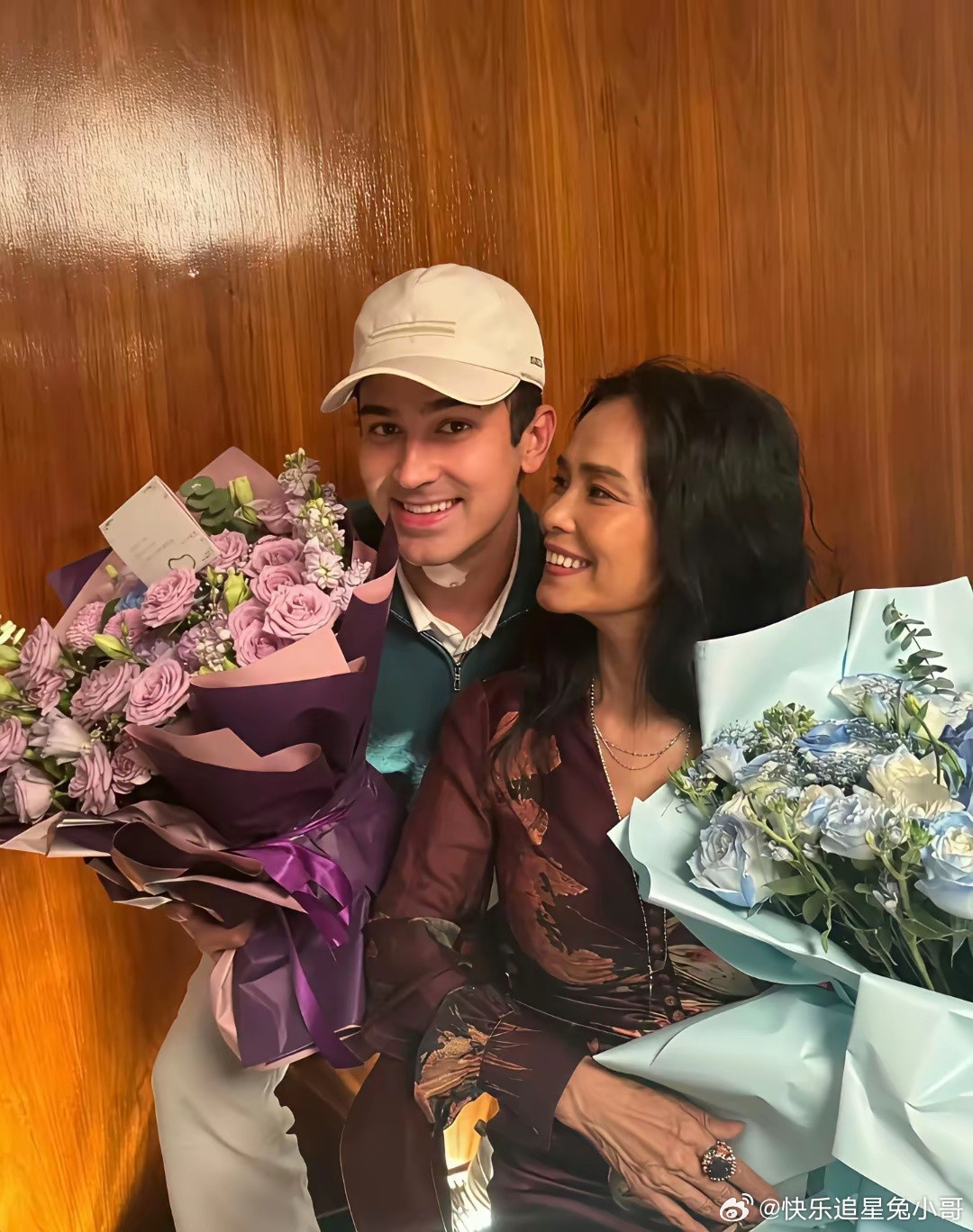 韦唯的3个混血儿子，两个儿子毕业于北大，一个毕业于哥伦比亚大学，又帅又有才华，妥