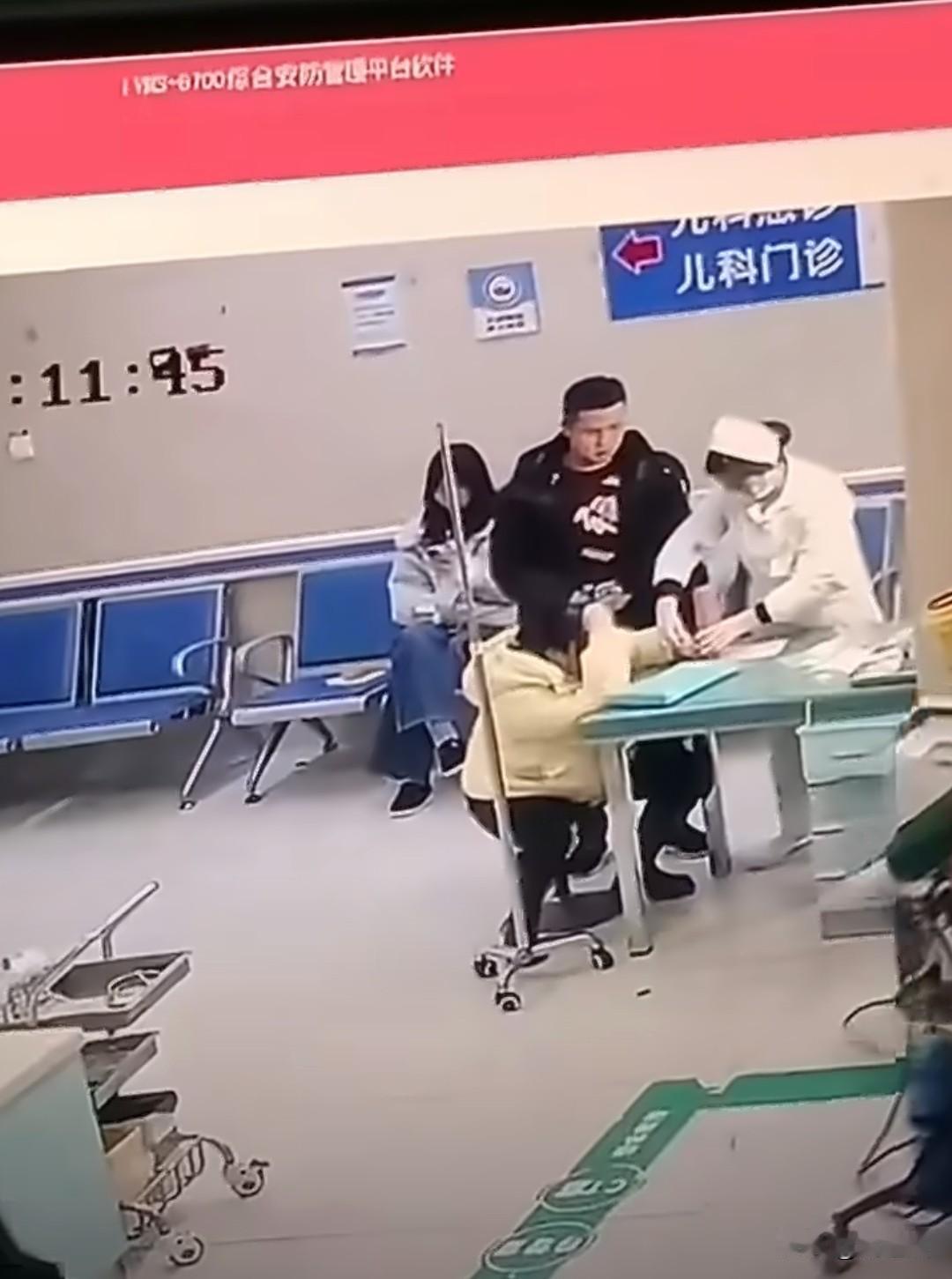 网友爆料其妻子扁桃体发炎在医院输液没有五分钟妻子过敏反应去世2026年2月1