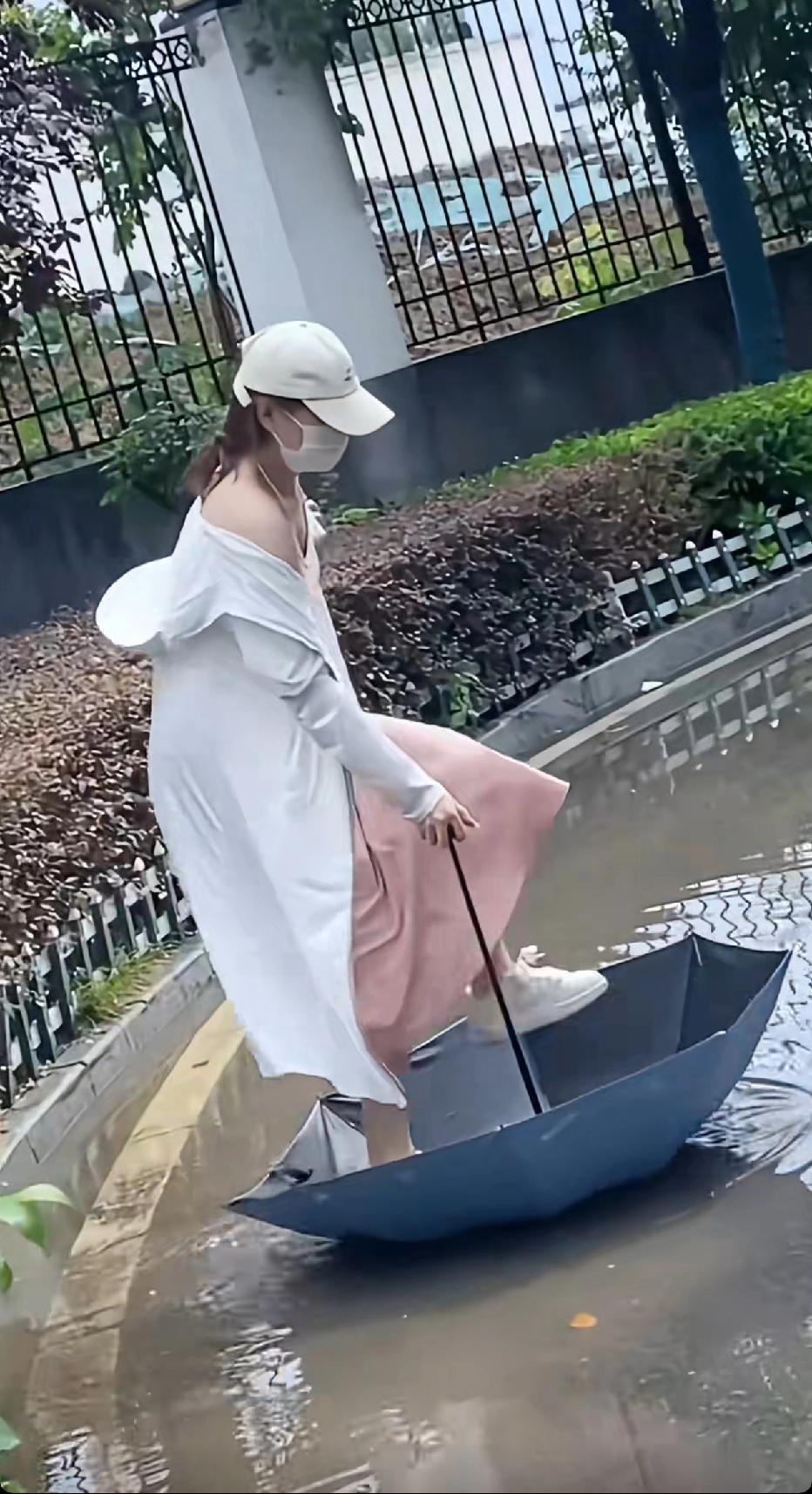 好像有点聪明，一看就没男盆友！