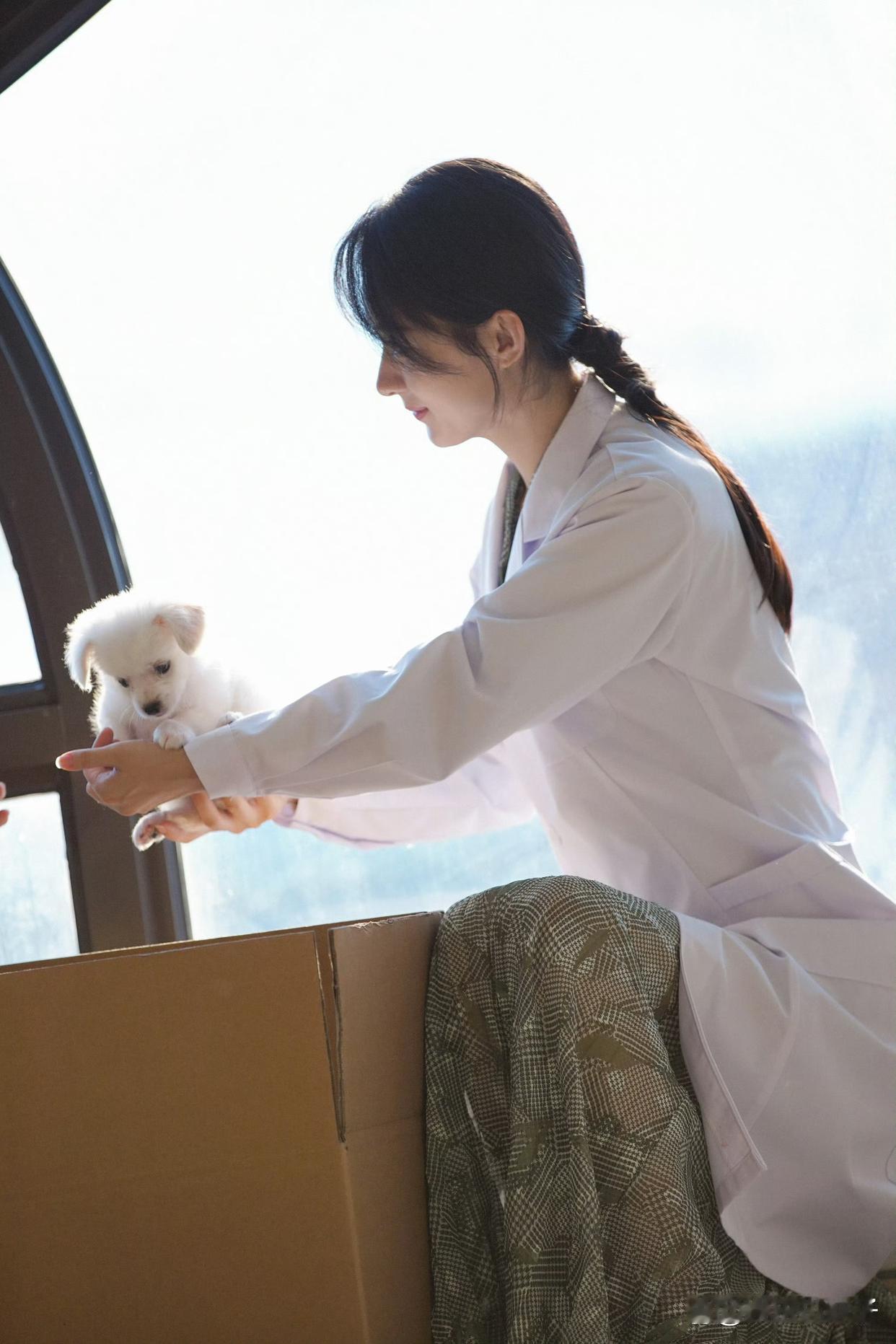 1.宋茜给王鹤棣推荐了一个中戏的表演老师学习，他现在每天都在对着镜子练习几十种情