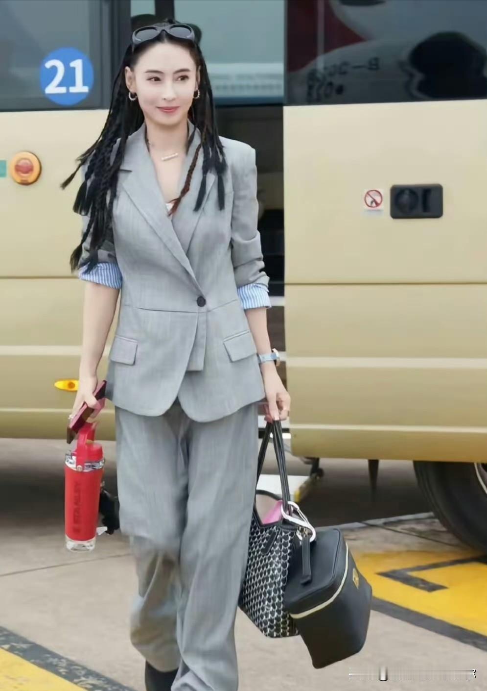 谢霆锋确实没想到。离婚多年的张柏芝，最近在节目里聊起儿子以后结婚的事，语气平