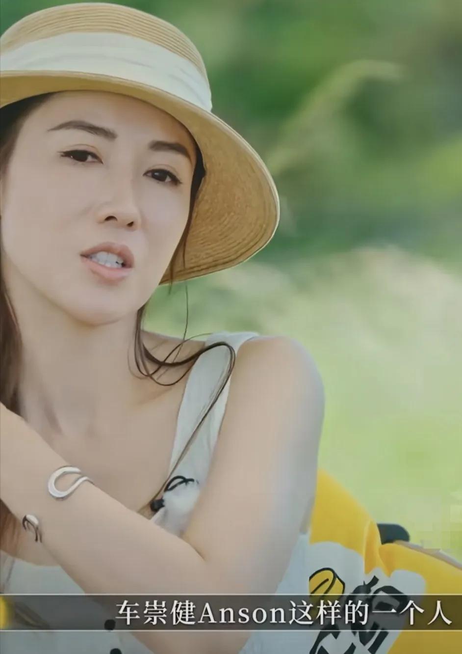 李施嬅问倪萍一个问题，说：“车崇健Anson这样的一个人，比较单纯，肯定是很爱我