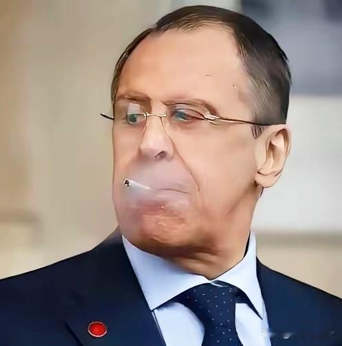 2024年，北极航道的货运量飙到3790万吨，六成以上都是运往中国的液化天