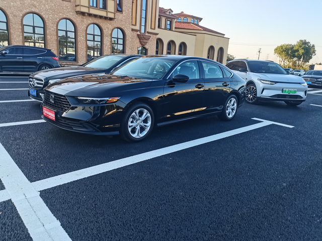 雅阁智享版新车体验上高速来回跑了400百公里，整体来说还行。比较喜欢抬头显和氛