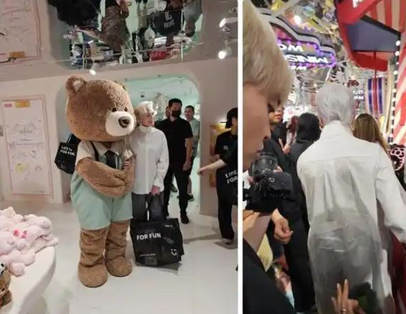 经常来中国的梅耶·马斯克写道：“上海第二天。购物、用餐、观光。”埃隆·马斯克留言