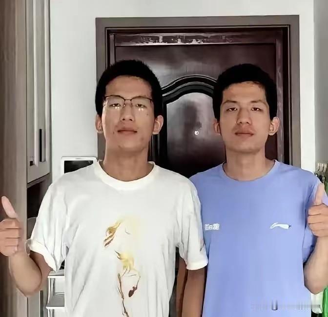 安徽一对双胞胎，哥哥高考查分698，弟弟697。全家还没来得及喊出声，清华大
