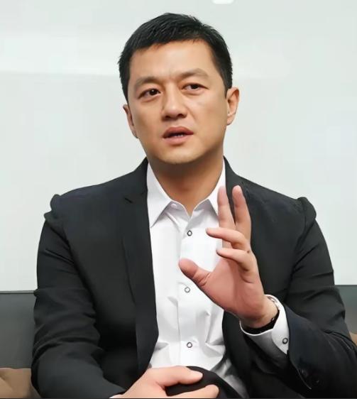 李亚鹏直播哭了，自爆十年前跟黄晓明借钱，黄晓明只回了四个字，至今再也没提过。 