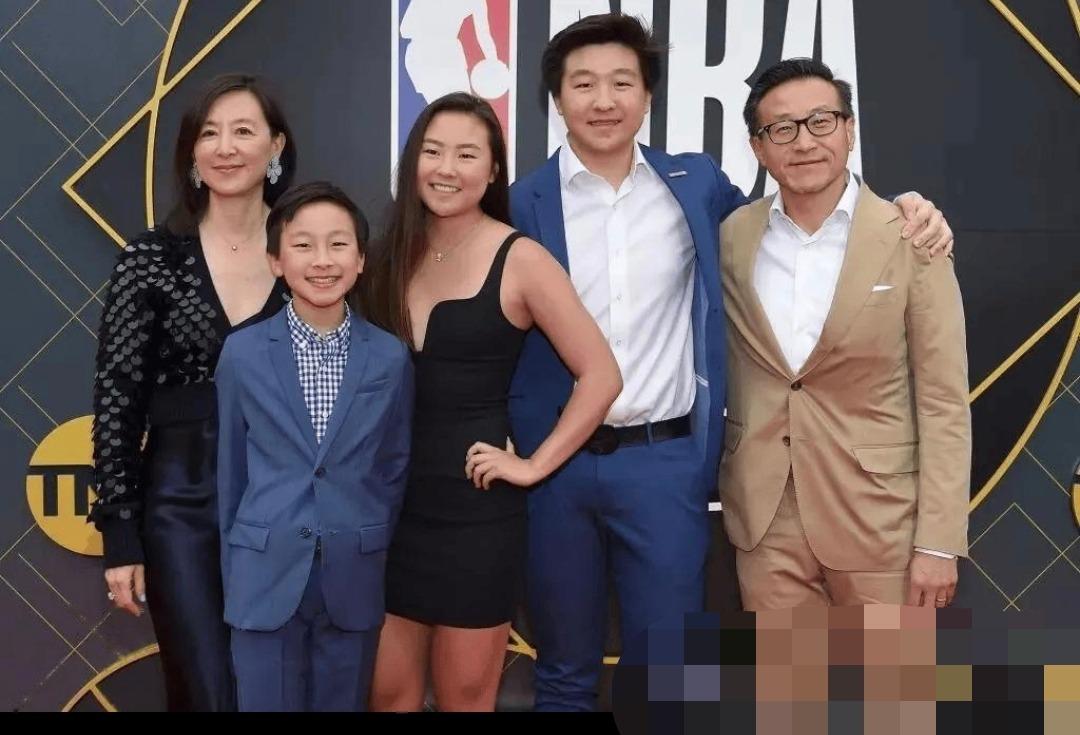 蔡崇信三个子女最让人羡慕的，不是两个人读斯坦福，一个人进耶鲁。而是家里拥有那么多