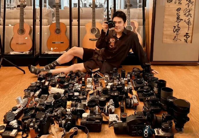 都说林依轮是个隐形的富豪，以前我不信，但看到他晒出的图片，我是真相信了…