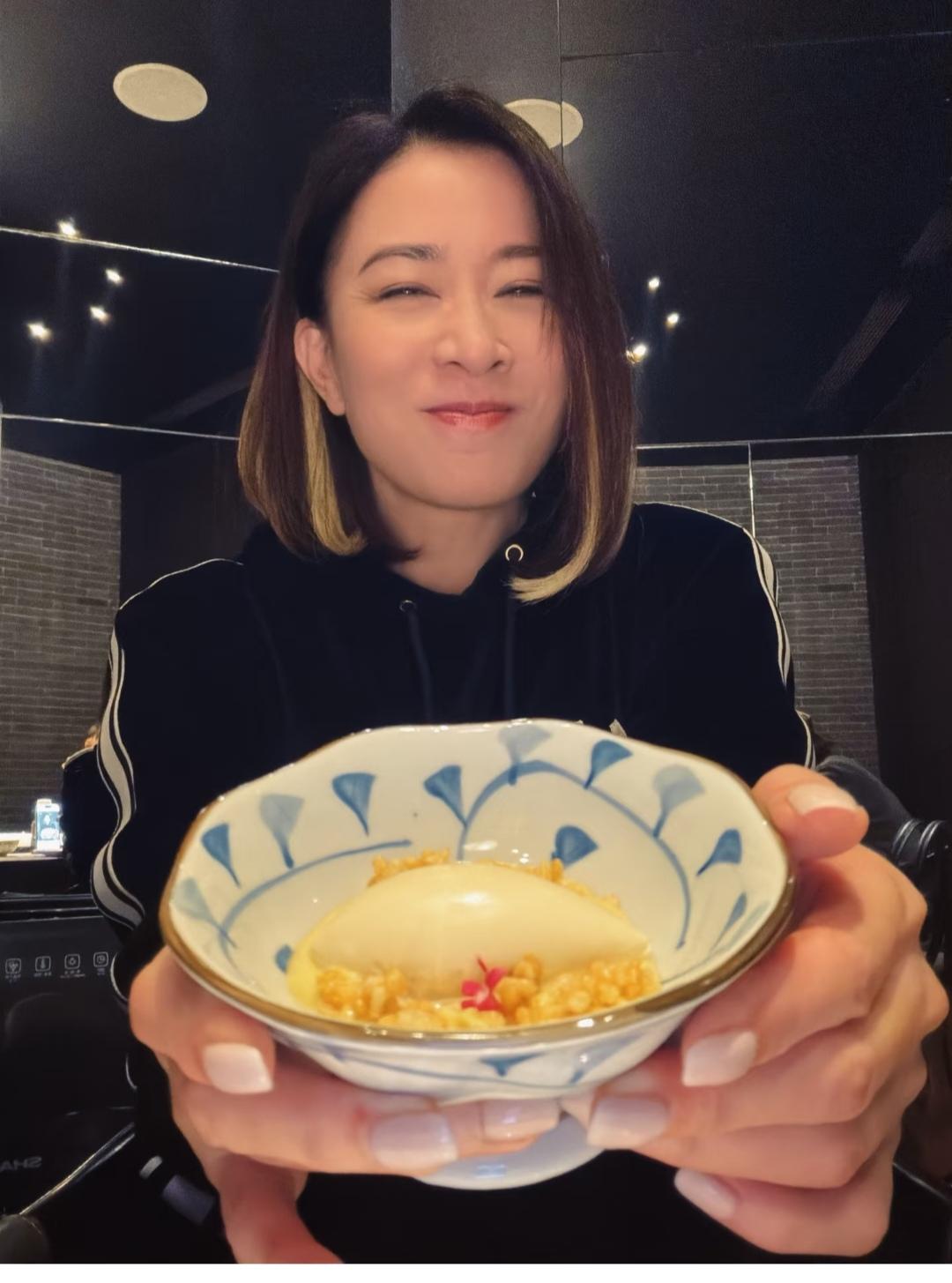 荷包蛋放蒜泥看着就好吃。