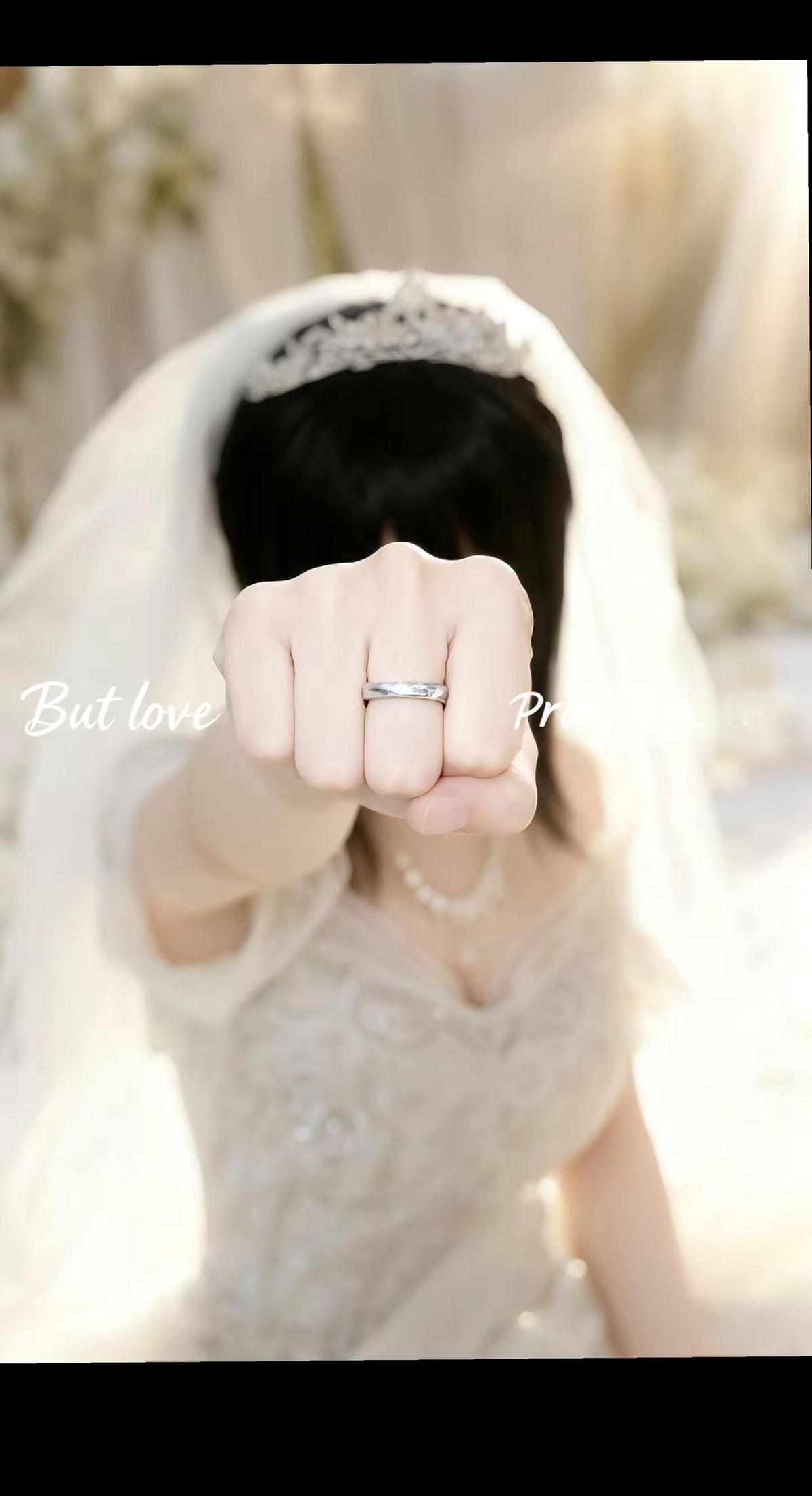 戒指戴上了，柑橘味还飘着，没人说这是结婚证，但没人敢说这不是爱。北京西城区民政